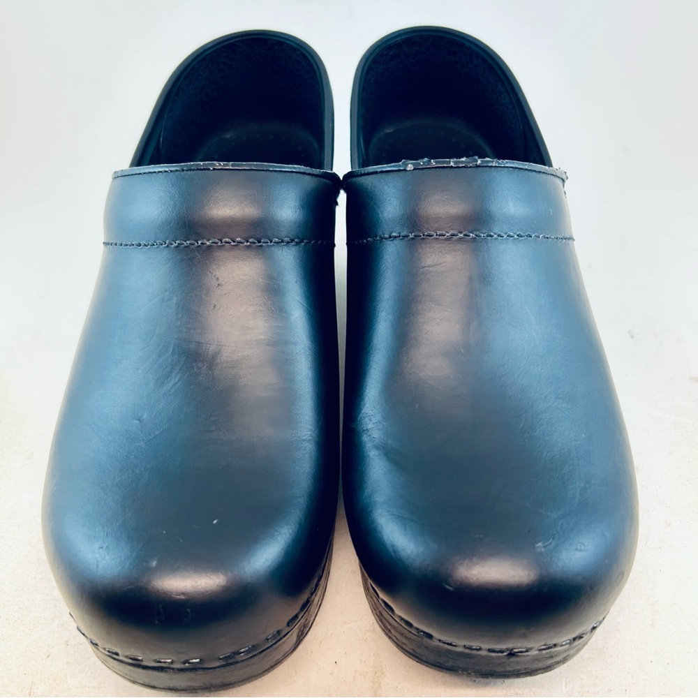 Dansko Black Oiled Professional Stapled Clogs EU 39 US 8.5 9 - Picture 2 of 11